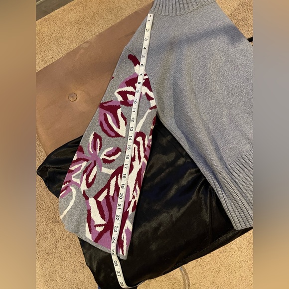 Gray and Purple Flower-Sleeve Cabi Sweater - Picture 5 of 7